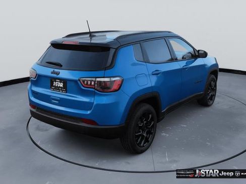 Used 2023 Jeep Compass Latitude w/ Convenience Group AWD/4WD image 5