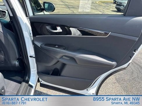 Used 2020 Kia Sorento LX FWD image 26