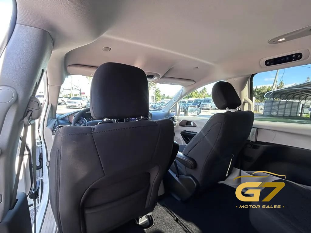 Used 2017 Chrysler Pacifica Touring FWD image 26