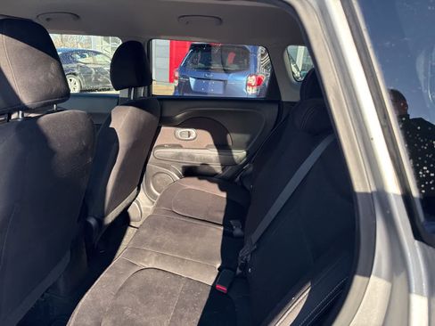 Used 2019 Kia Soul Base w/ Convenience Package image 16