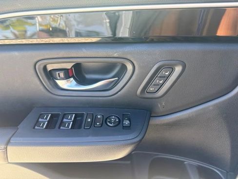 Used 2024 Honda Pilot Touring image 16