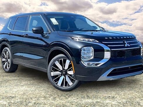 New 2026 Mitsubishi Outlander FWD image 1