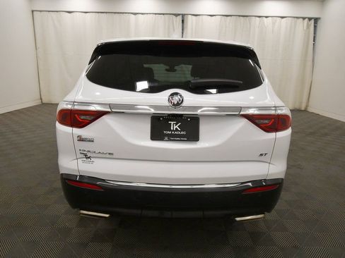 Used 2024 Buick Enclave Essence image 6