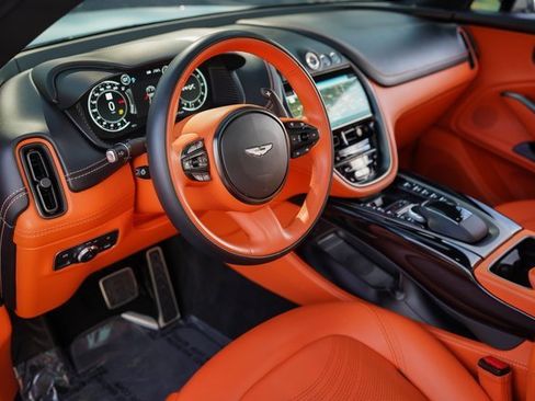 Used 2022 Aston Martin DBX image 2