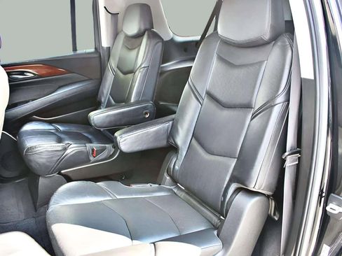 Used 2015 Cadillac Escalade ESV Premium image 19