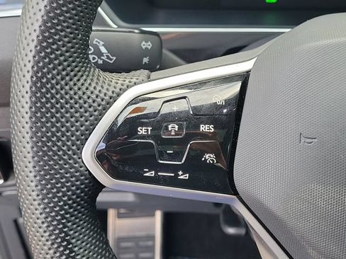 Certified 2024 Volkswagen Tiguan SE R-Line FWD image 21