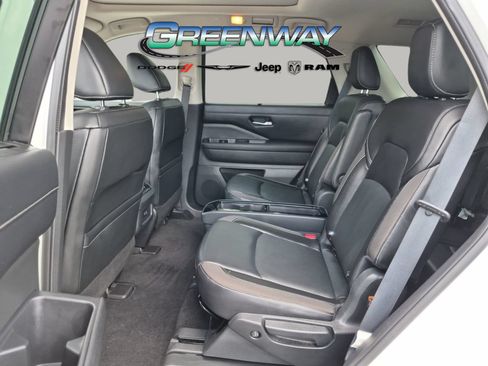 Used 2022 Nissan Pathfinder SL w/ SL Premium Package FWD image 13