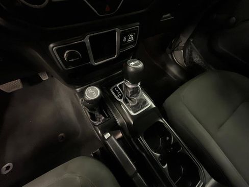 Used 2018 Jeep Wrangler Unlimited Sport image 17