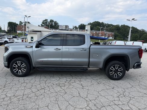 Used 2025 GMC Sierra 1500 AT4 w/ AT4 Premium Package AWD/4WD image 4