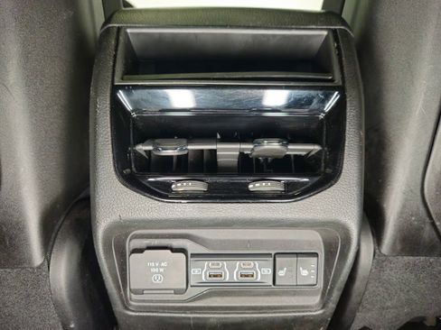 Used 2024 Jeep Grand Cherokee Limited w/ Luxury Tech Group II AWD/4WD image 12