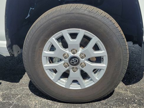 Certified 2024 Toyota Tacoma SR5 image 7