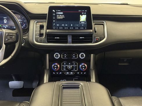 Used 2024 GMC Yukon XL SLT image 17