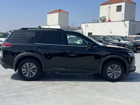 Used 2025 Nissan Pathfinder SV w/ Cargo Package image 9