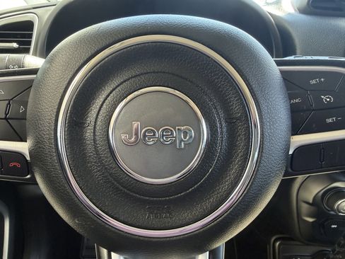 Used 2019 Jeep Renegade Latitude w/ Cold Weather Group AWD/4WD image 34