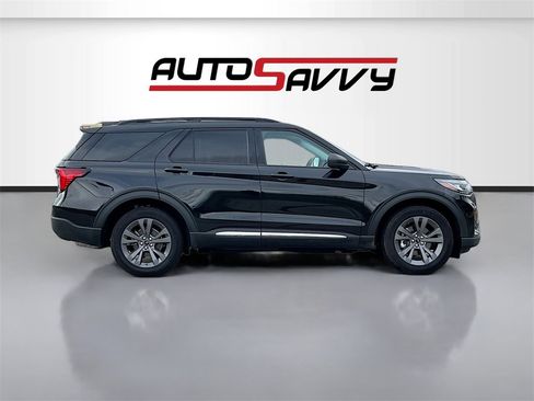 Used 2025 Ford Explorer Active w/ Active Comfort Package image 8