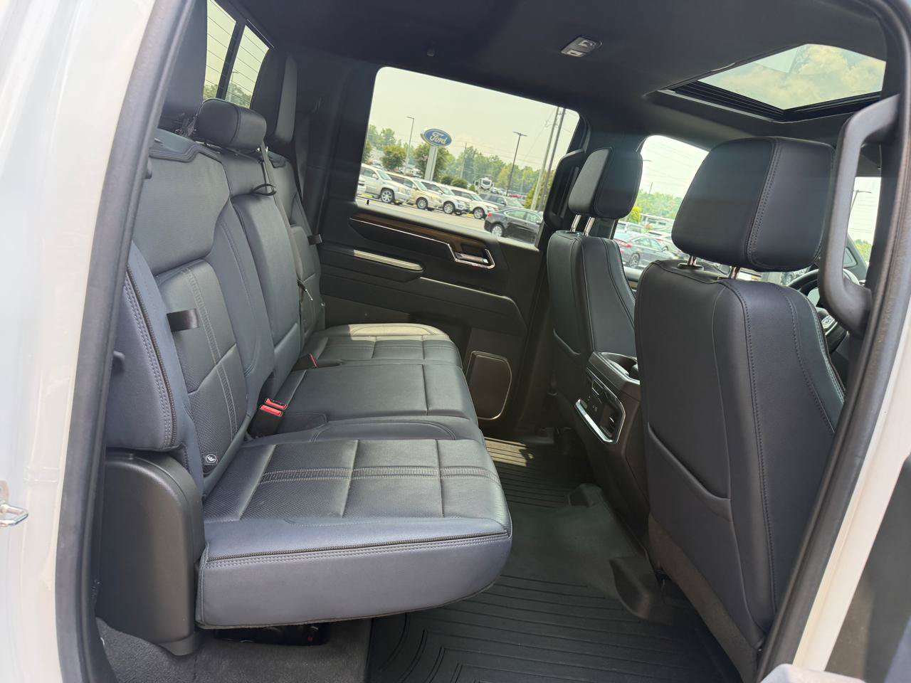 Used 2024 Chevrolet Silverado 2500 High Country w/ High Country Premium Package AWD/4WD image 17