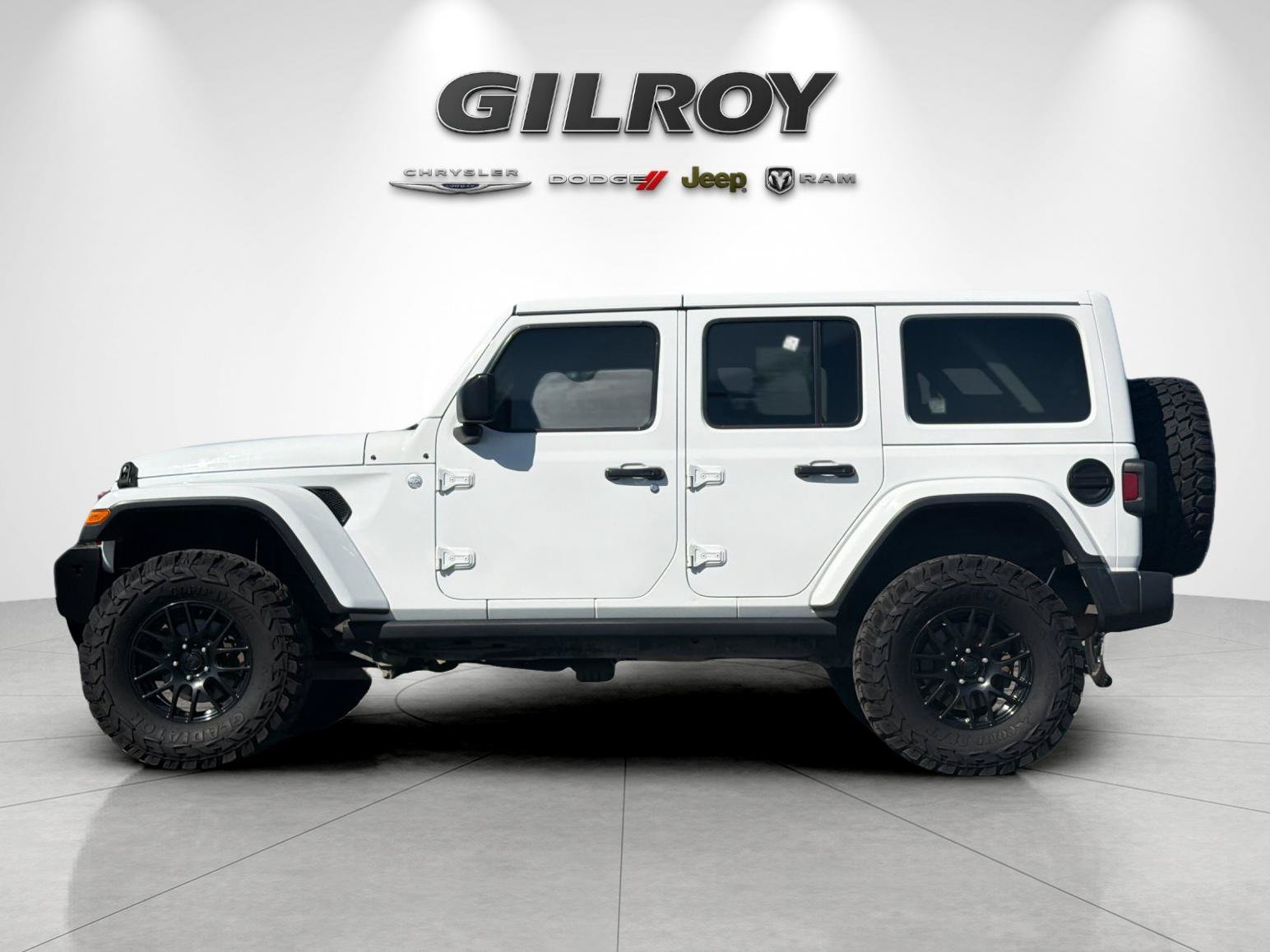 Used 2018 Jeep Wrangler Unlimited Sahara AWD/4WD image 7
