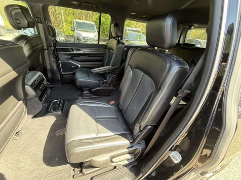 Used 2024 Jeep Wagoneer Series III AWD/4WD image 13