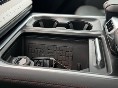 Used 2025 Ford Expedition Active image 25