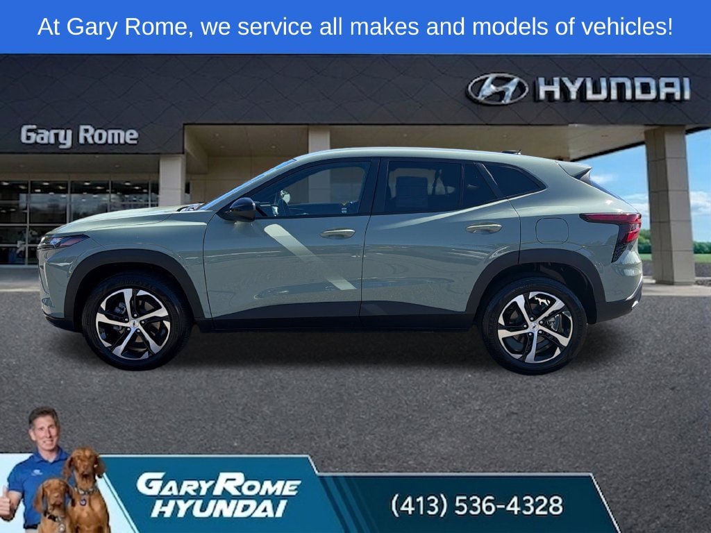 Used 2024 Chevrolet Trax RS w/ Driver Confidence Package FWD image 2