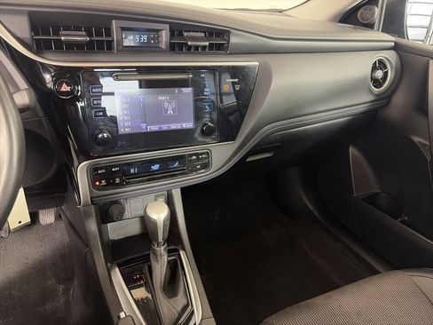 Used 2017 Toyota Corolla SE image 4
