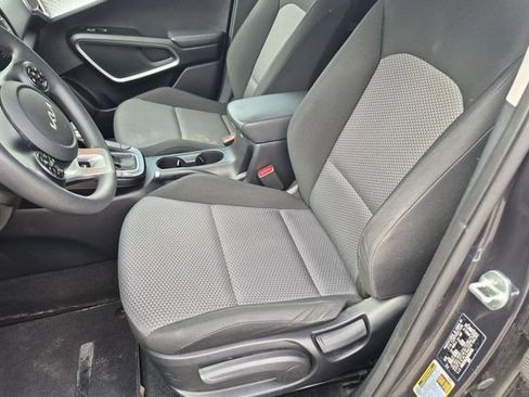 Used 2022 Kia Soul LX FWD image 11