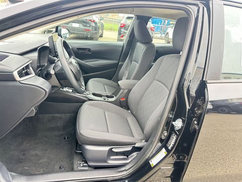 Used 2025 Toyota Corolla LE image 36