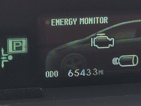 Used 2015 Toyota Prius Three w/ Solar Roof Package FWD image 19