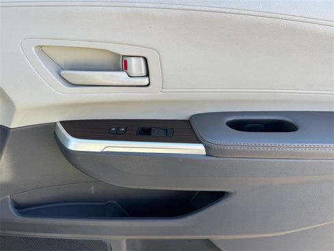 Used 2024 Toyota Sienna LE image 23