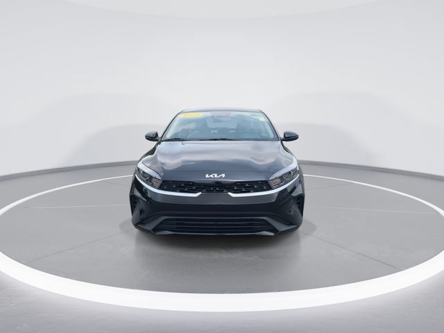 Used 2023 Kia Forte LXS w/ LXS Technology Package FWD image 3