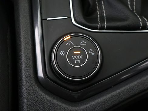 Used 2023 Volkswagen Tiguan SE AWD/4WD image 50