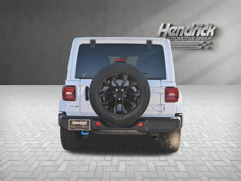 Used 2024 Jeep Wrangler Unlimited Sahara w/ Technology Group AWD/4WD image 9