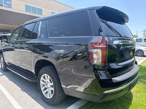 Used 2024 Chevrolet Suburban LT RWD image 8