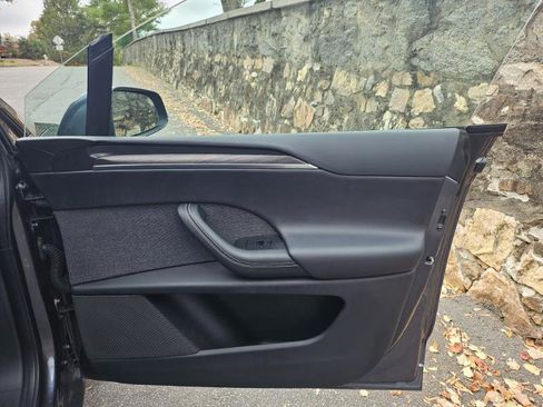 Used 2022 Tesla Model X image 56