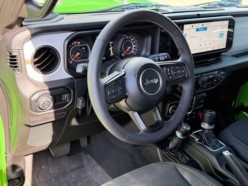 Used 2025 Jeep Gladiator Sport AWD/4WD image 23