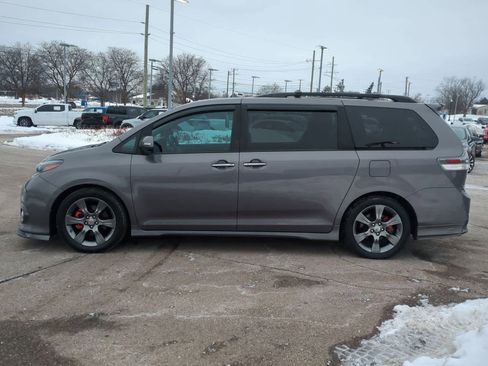 Used 2015 Toyota Sienna SE Premium image 5