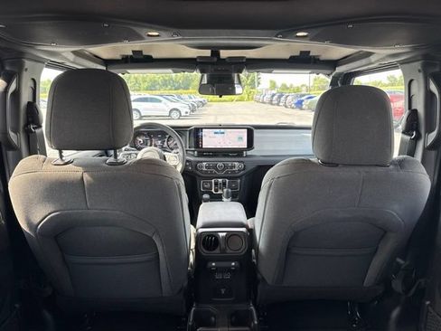 Used 2025 Jeep Wrangler Unlimited Sahara AWD/4WD image 10
