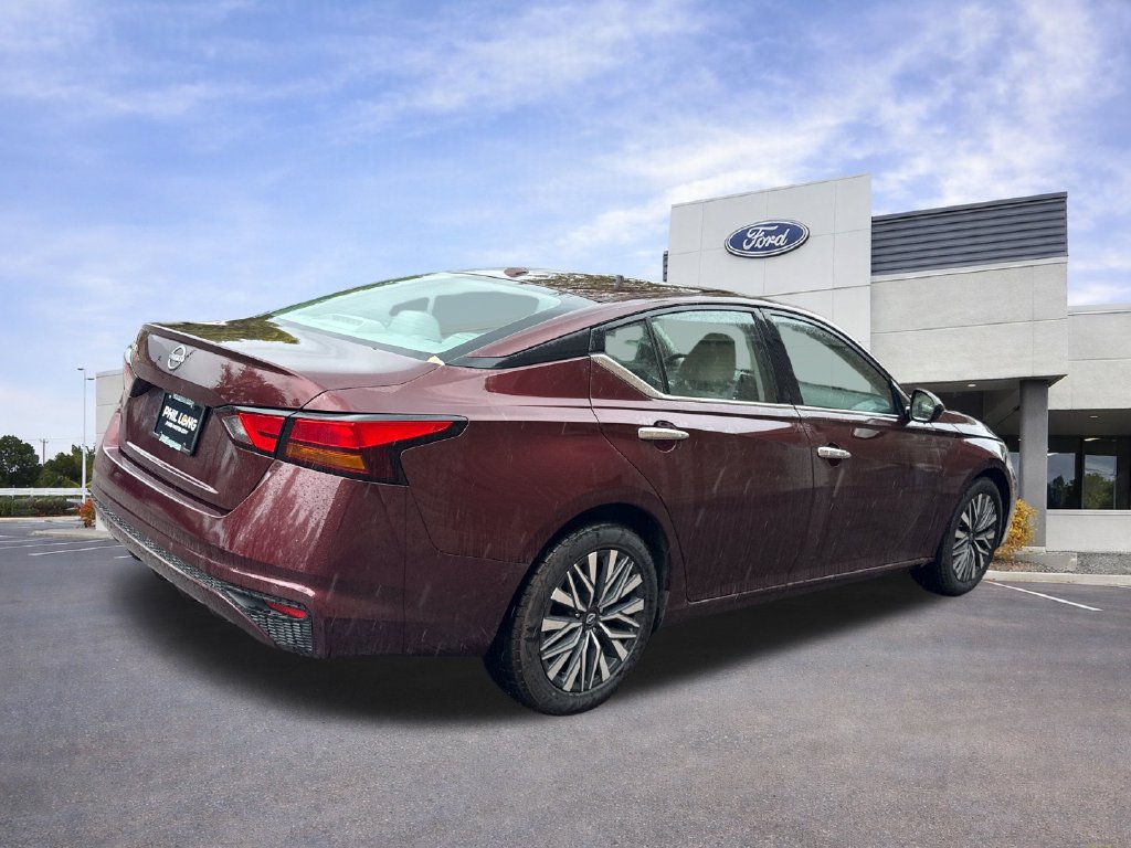 Used 2025 Nissan Altima 2.5 SV FWD image 8