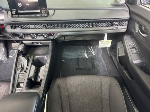 Used 2023 Honda Accord EX image 29