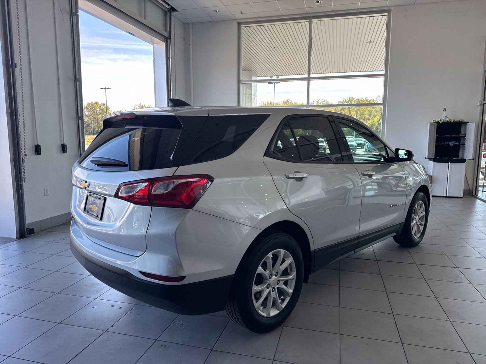 Used 2019 Chevrolet Equinox LS w/ LS Convenience Package FWD image 4