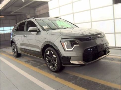Used 2024 Kia Niro Wind w/ Wind Preserve Package FWD image 4