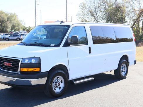 Used 2022 GMC Savana 3500 LS w/ Chrome Appearance Package image 4