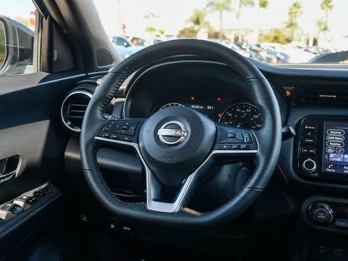 Used 2022 Nissan Kicks SR w/ Interior Electronics Package FWD image 12