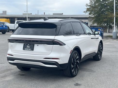 New 2026 Lincoln Nautilus Reserve image 5