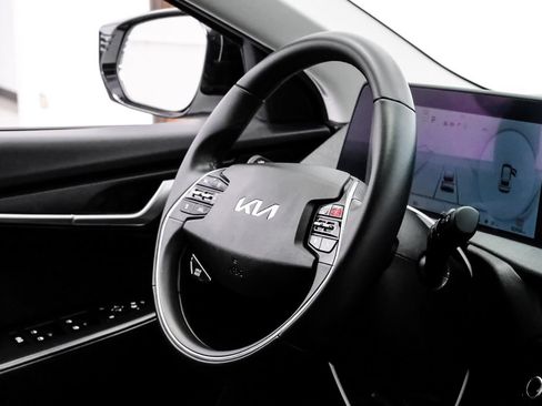 Used 2024 Kia EV6 Light RWD image 14
