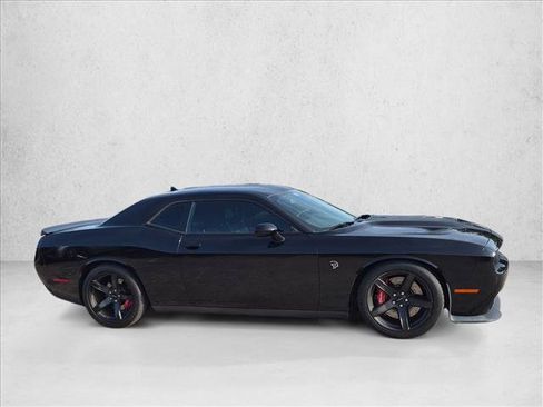 Used 2017 Dodge Challenger SRT Hellcat RWD image 4