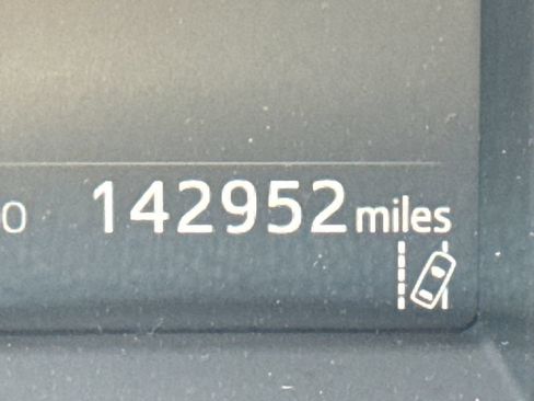 Used 2017 Toyota RAV4 LE FWD image 22