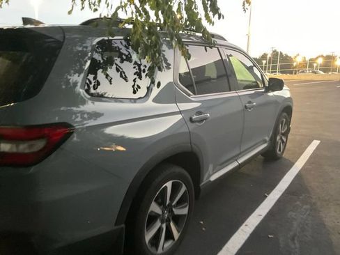 Used 2025 Honda Pilot Touring image 7