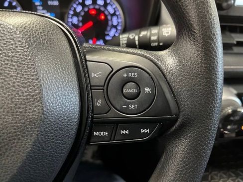 Used 2019 Toyota RAV4 XLE w/ Convenience Package FWD image 23