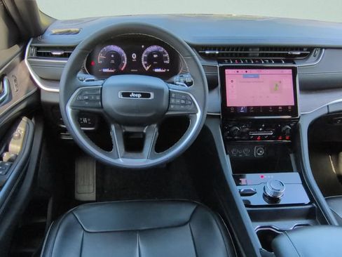 Used 2024 Jeep Grand Cherokee Limited w/ Black Appearance Package AWD/4WD image 12
